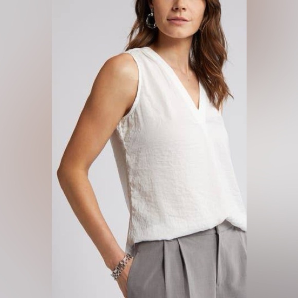 Vince Camuto Sleeveless V-Neck Rumpled Satin Blouse, White, L
